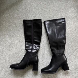Sleek Black Heeled Boots for Women
